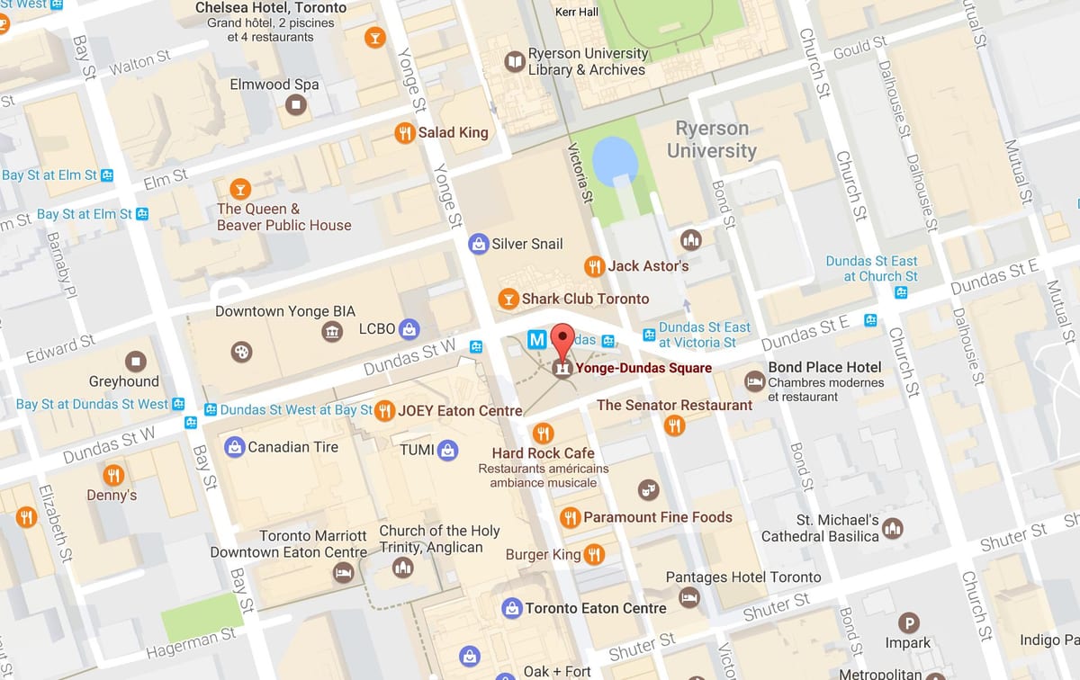 Kart keçəndə yonge adam-Дандас-square Toronto